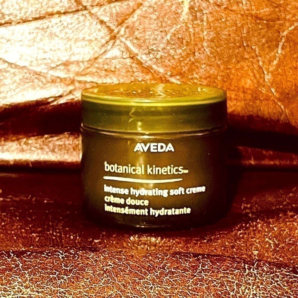 AVEDA
botanical kinetics intense hydrating soft creme